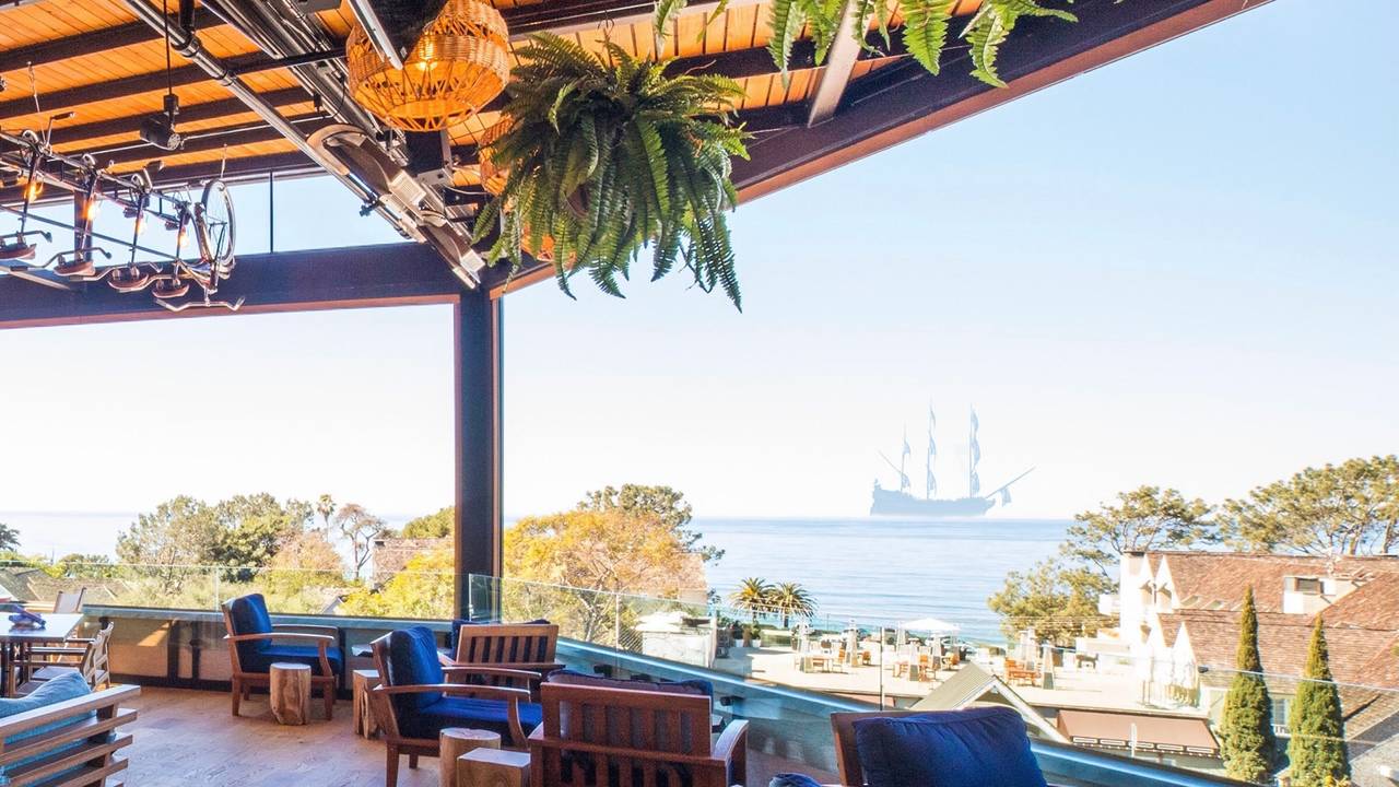 Outdoor patio at San Diego restaurant Monarch Ocean Pub in Del Mar