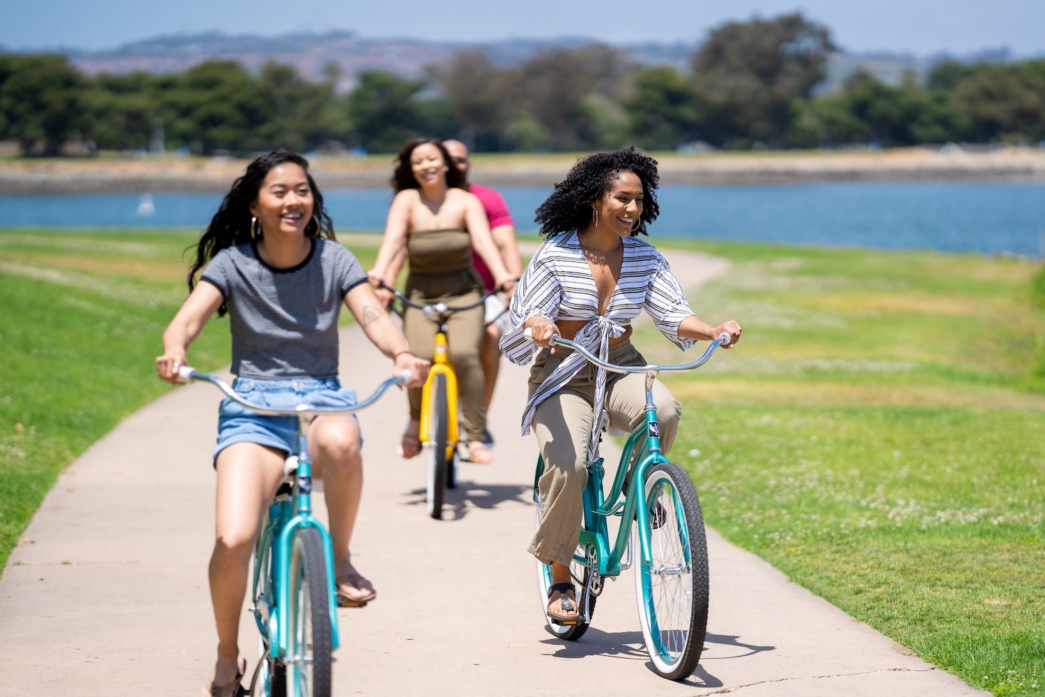 People riding bikes at Mission Bay, San Diego near Humphreys Half Moon Inn