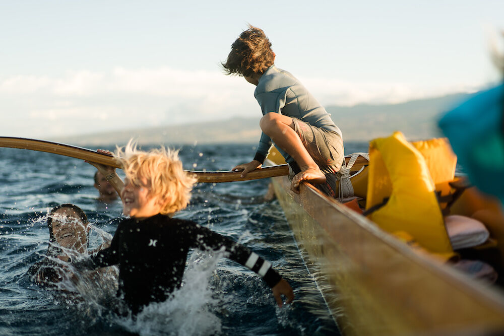 Hawaii Travel Guide - Canoe paddling