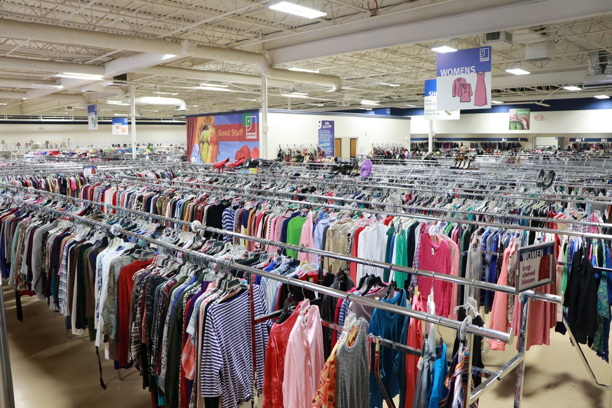 How to Find the Best Vintage Clothes at San Diego Thrift Stores