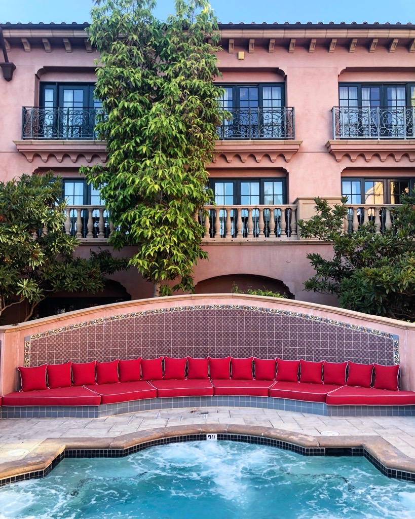 Courtyard at the Fairmont Spa in San Diego featuring a hot tub with villa style hotel rooms in the background