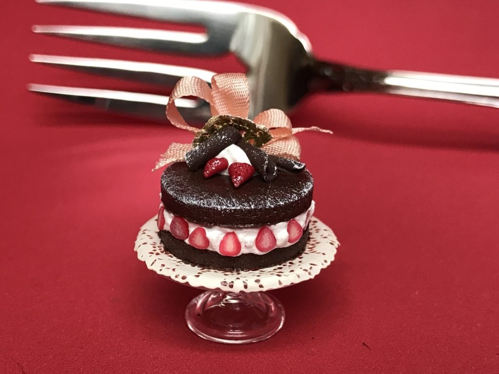 Miniature cake next to spoon featured at the 49th Annual San DIego Miniature Show & Sale