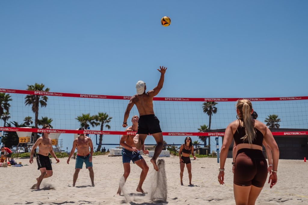 On South Mission Beach, Transplants Find Their Footing