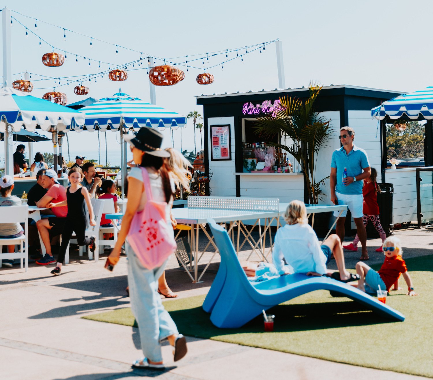 Shops in Del Mar San Diego along the beach