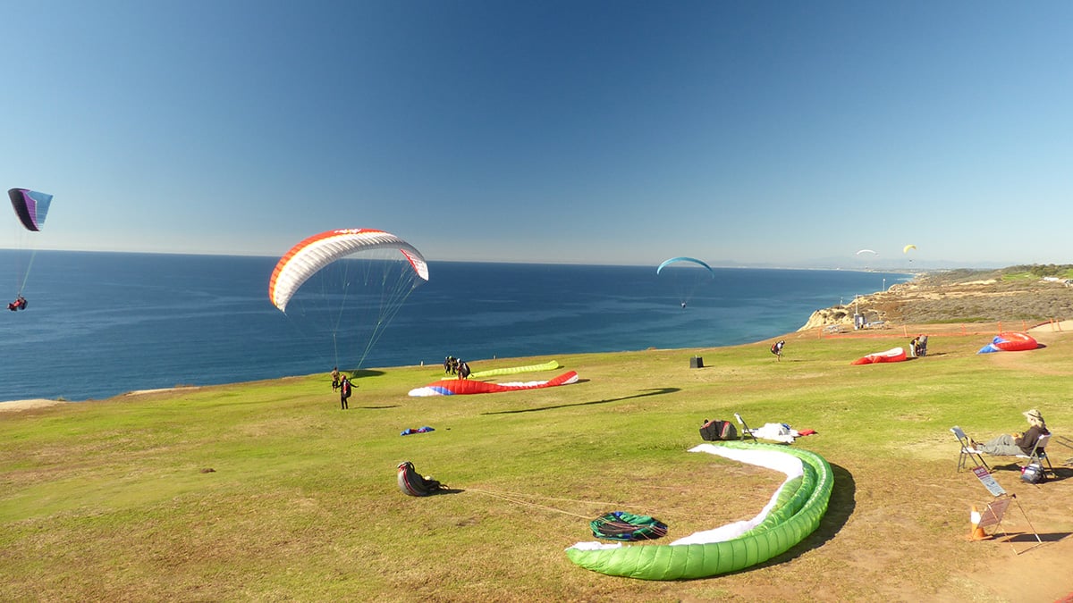 Free activities and things to do in San Diego featuring the Torrey Pines Gliderport above Black's Beach in La Jolla