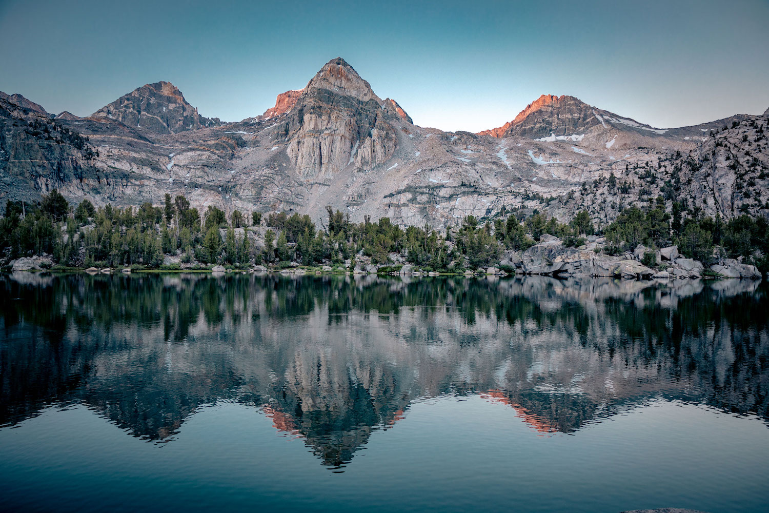 Guide to visiting California's national parks featuring  Kings Canyon and Sequoia National Park