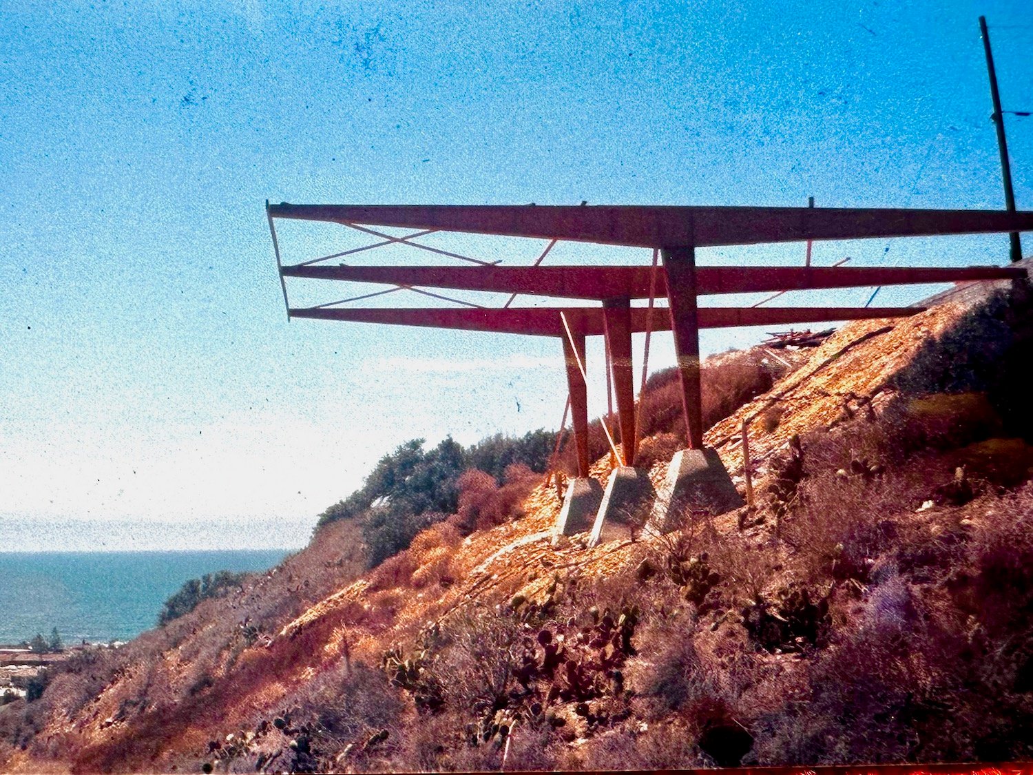 Historical photo of construction of modern mid-century Luxury Robert Liebner-Gand home in La Jolla, San Diego