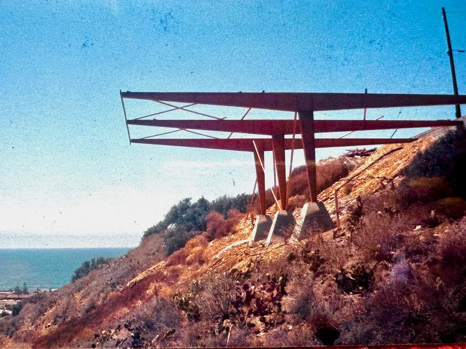 Historical photo of construction of  modern mid-century Luxury Robert Liebner-Gand home in La Jolla, San Diego 