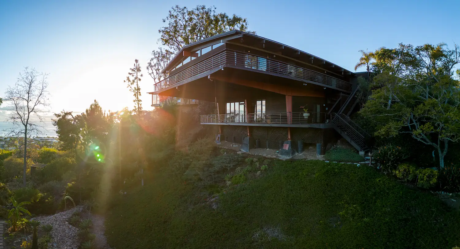 Exterior of luxury San Diego home "Leibner Home" located on the cliffs above Pacific Beach and La Jolla