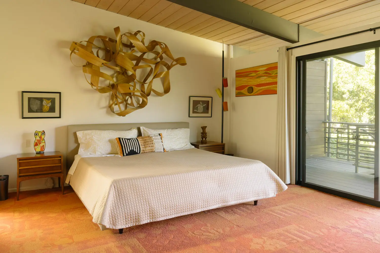 Master bedroom in the  modern mid-century Luxury Robert Liebner-Gand home in La Jolla, San Diego 