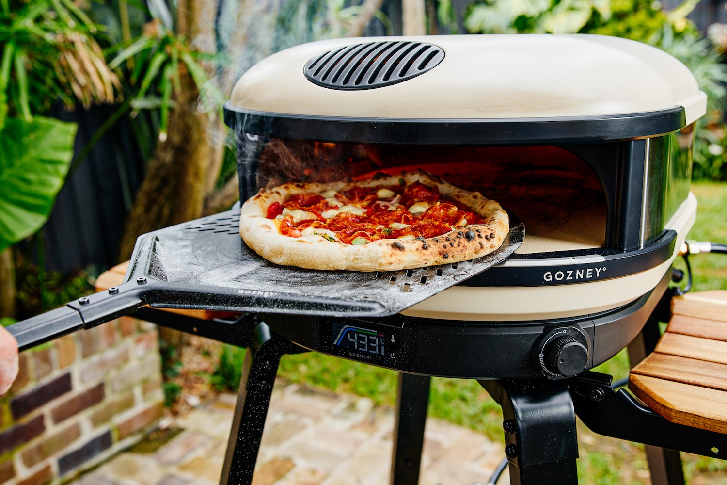 10 Outdoor Kitchen Appliances to Buy in 2025 for Entertaining 10 Outdoor Kitchen Appliances to Buy in 2025 for Entertaining