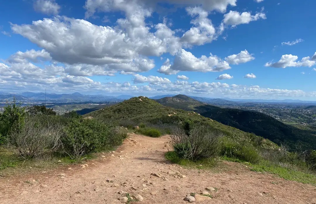 San Diego hiking trail North Fortuna in Mission Trails