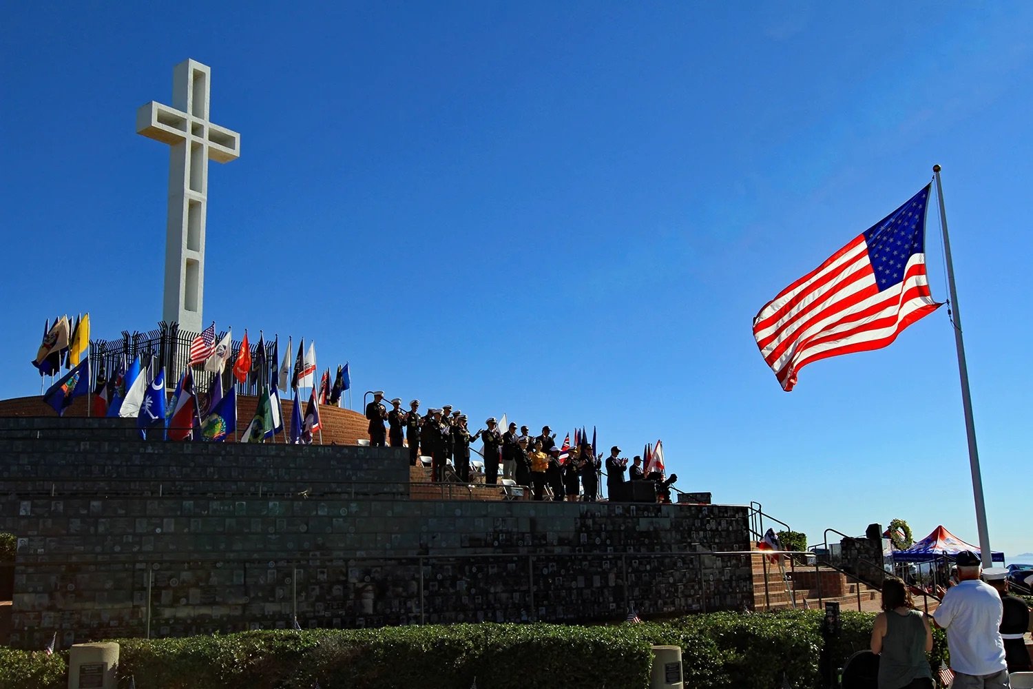 Fun things to do in San Diego memorial day weekend May 21-26, 2025 featuring a Memorial Day Observance at Mt. Soledad National Veterans Memorial in La Jolla