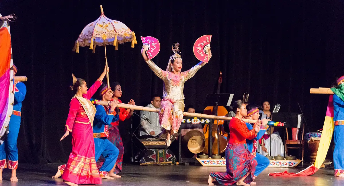 Fun things to do in San Diego this weekend May 14-18, 2025 featuring the San Diego International Fringe Festival performers on a theater stage