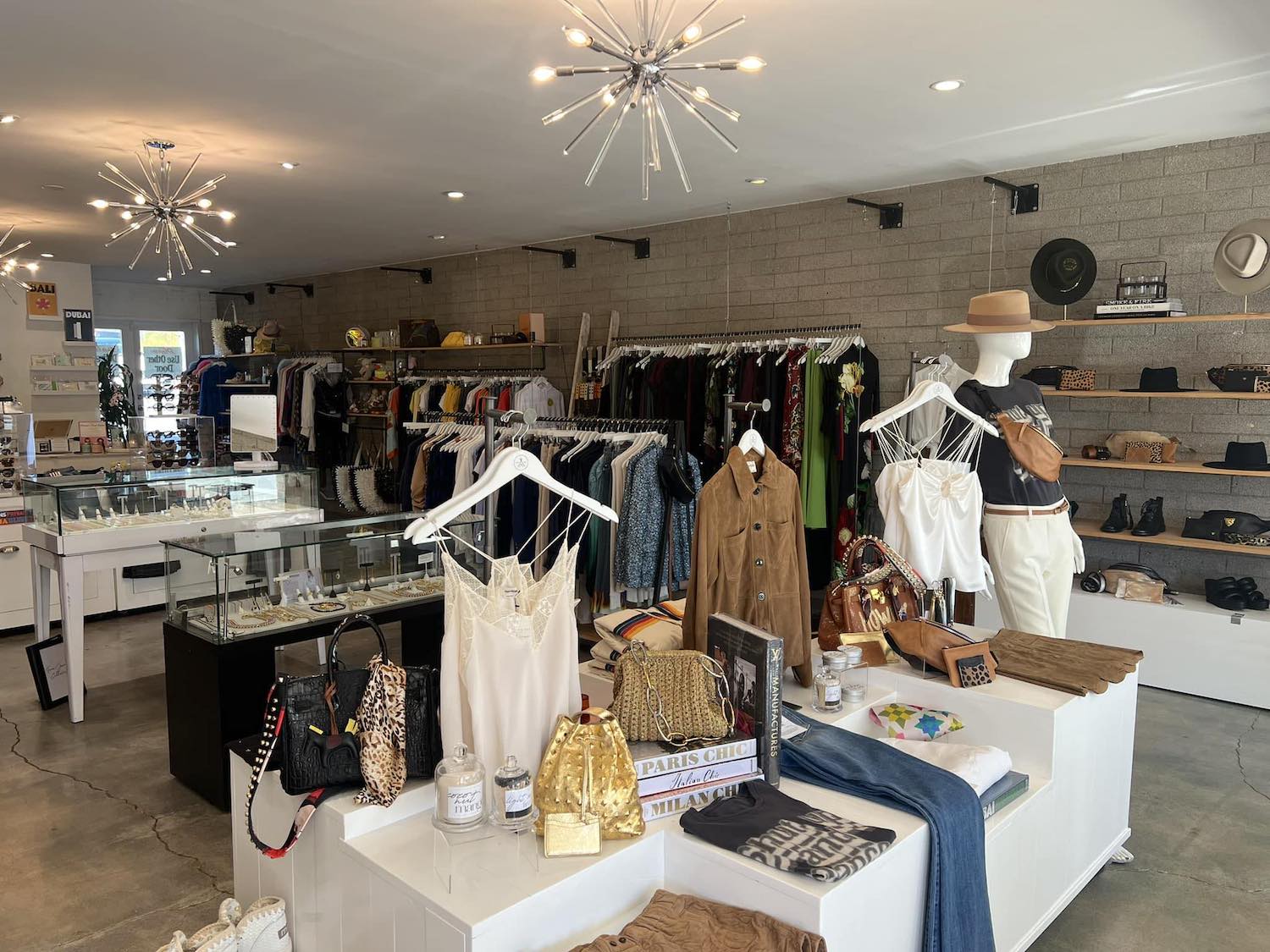 Things to do in Cardiff-by-the-Sea, San Diego featuring boutique shop Sea + Wander
