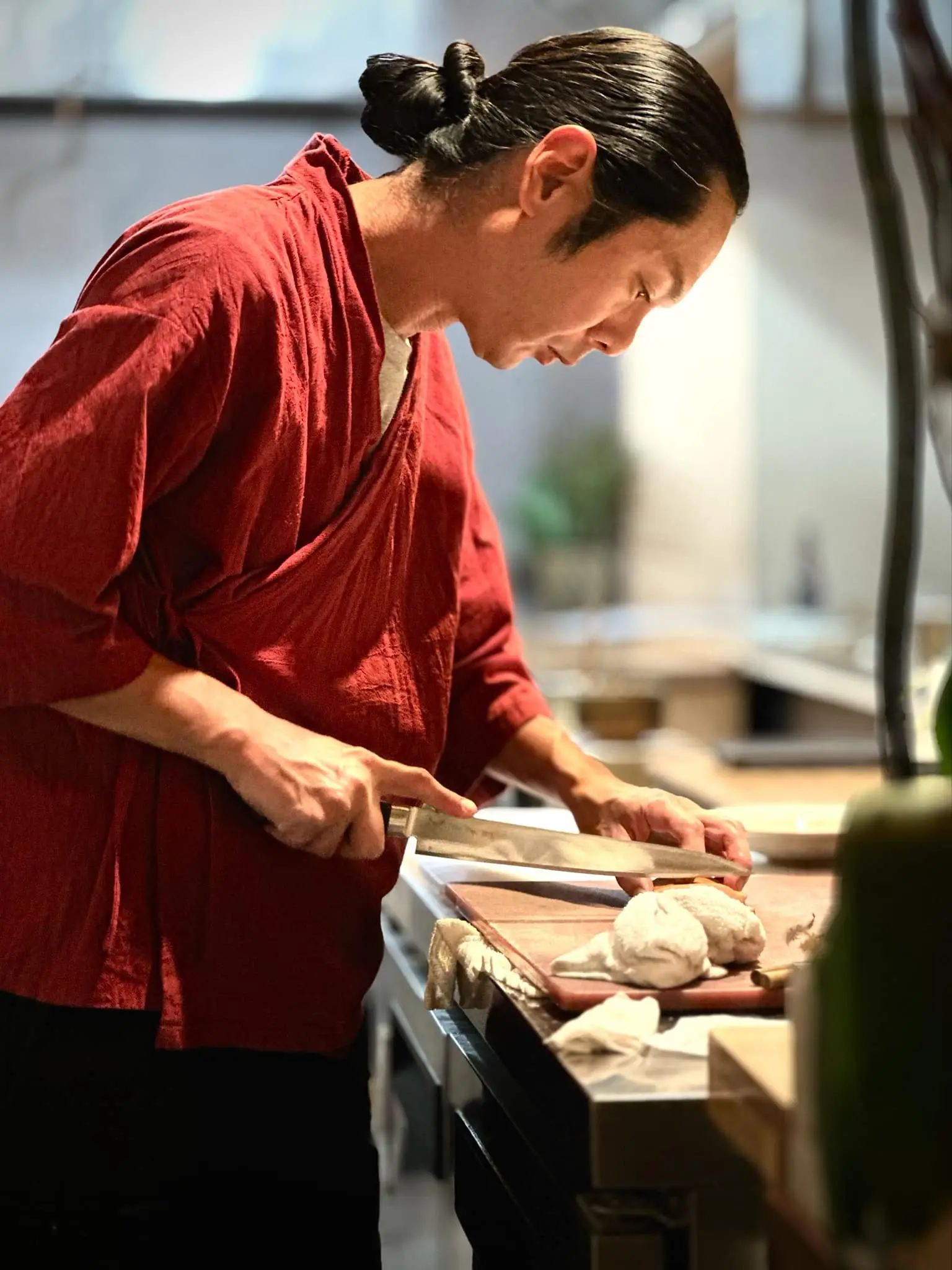 San Diego Japanese omakase restaurant Yakitori Tsuta in Convoy District featuring a chef