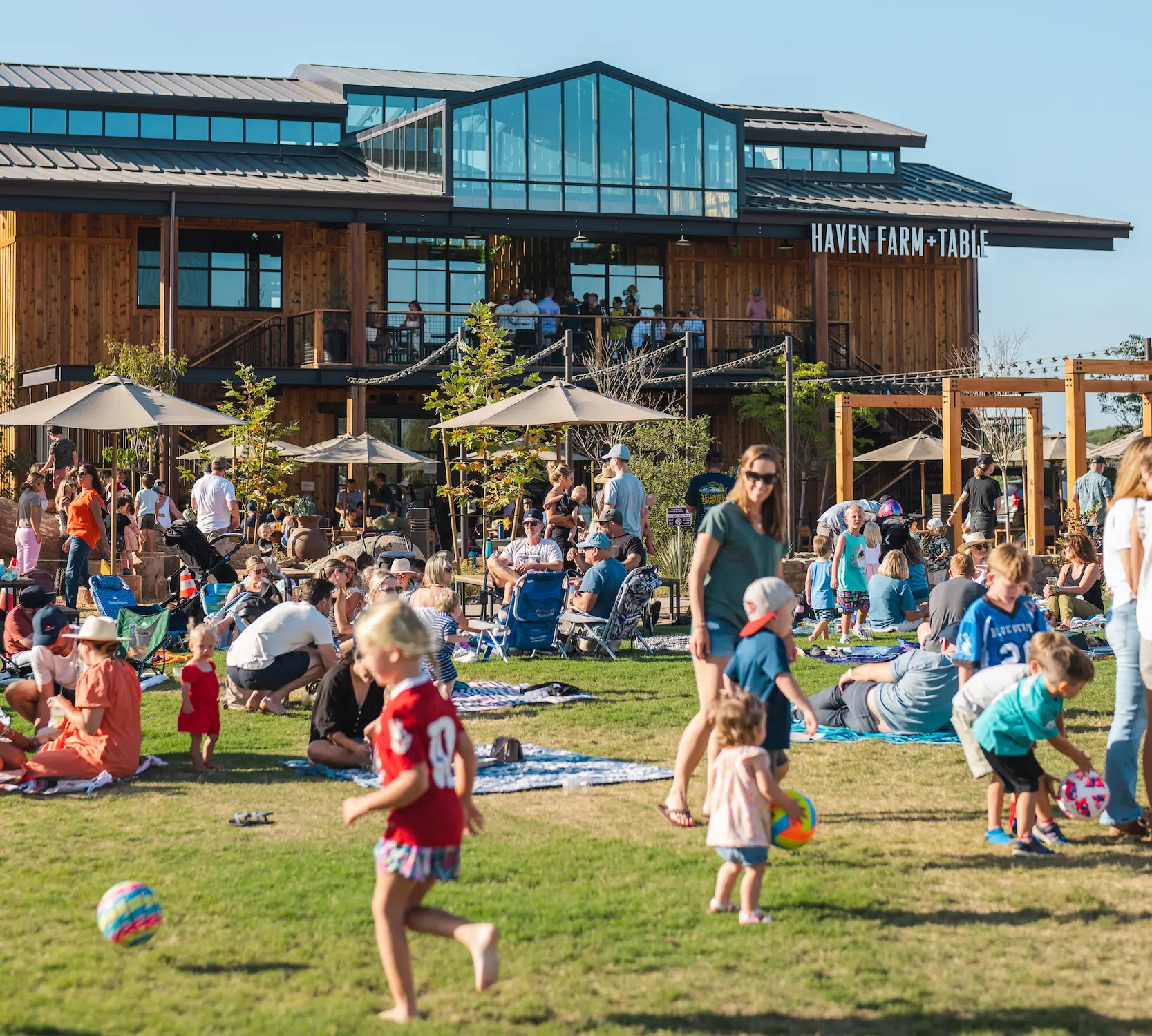 Families playing on the lawn at Encinitas locale Fox Point Farms