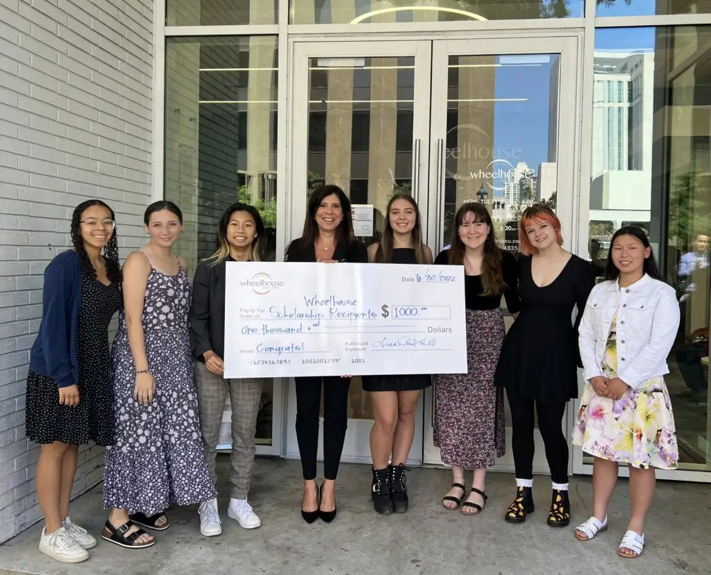 Students receiving $1,000 scholarship 